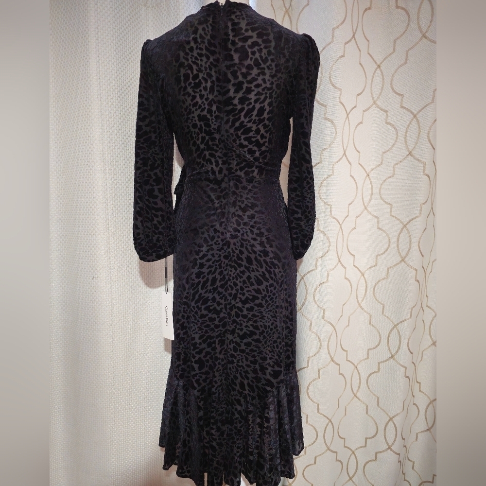 NWT Calvin Klein Black Velvet Leopard Print Wrap Dress – Women’s Size 2 - Picture 3 of 4